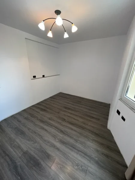 Tirane, shes apartament 2+1+Ballkon Kati 6, 90 m² 195.000 € (Fusha e Aviacionit)