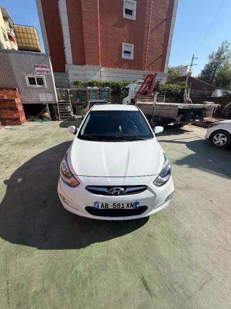 Tirane, shitet makine Hyundai Accent Nafte, e bardhë automatik Kondicioner 203.000 km 5.800 €