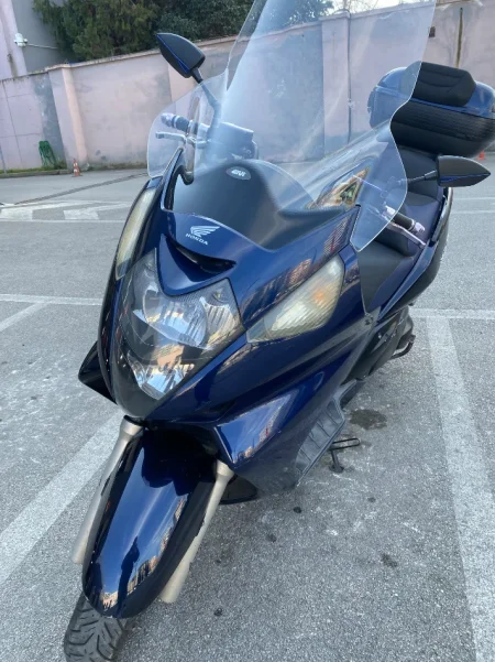 Tirane, shitet Scooter skuter honda silverwing , blu 68 mije viti 01  km 2.500 €