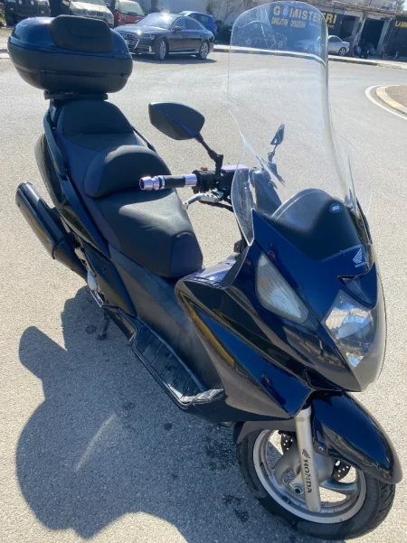 Tirane, shitet Scooter skuter honda silverwing , blu 68 mije viti 01  km 2.500 €