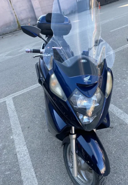 Tirane, shitet Scooter skuter honda silverwing , blu 68 mije viti 01  km 2.500 €