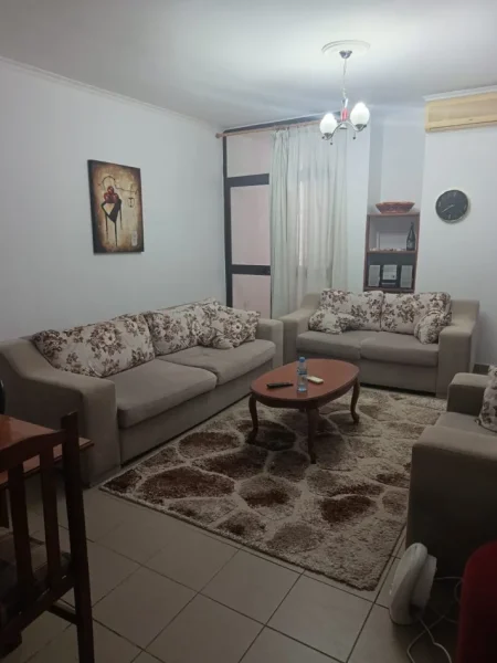 Tirane, jepet me qera apartament 2+1 Kati 4, 120 m² 550 € (Ministry Of Internal Affairs)