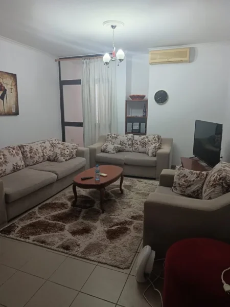 Tirane, jepet me qera apartament 2+1 Kati 4, 120 m² 550 € (Ministry Of Internal Affairs)