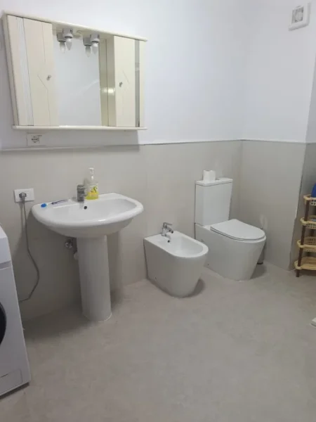 Tirane, jepet me qera apartament 2+1 Kati 4, 120 m² 550 € (Ministry Of Internal Affairs)