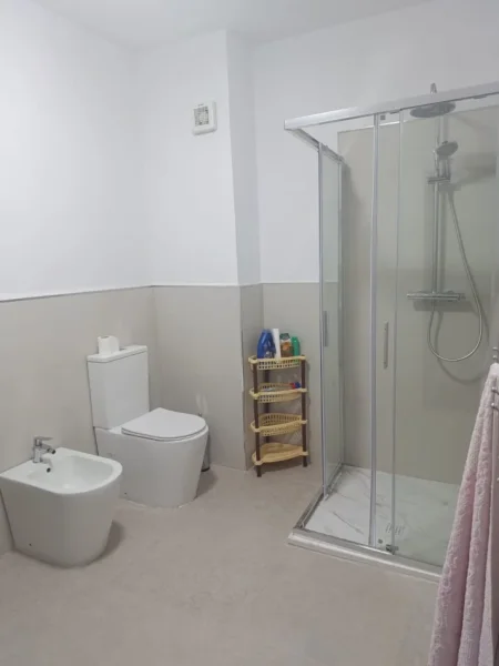 Tirane, jepet me qera apartament 2+1 Kati 4, 120 m² 550 € (Ministry Of Internal Affairs)