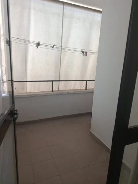 Tirane, jepet me qera apartament 2+1 Kati 4, 120 m² 550 € (Ministry Of Internal Affairs)