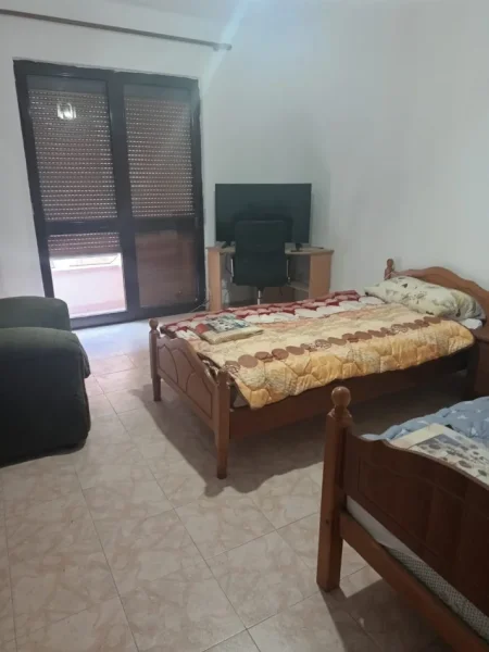 Tirane, jepet me qera apartament 2+1 Kati 4, 120 m² 550 € (Ministry Of Internal Affairs)