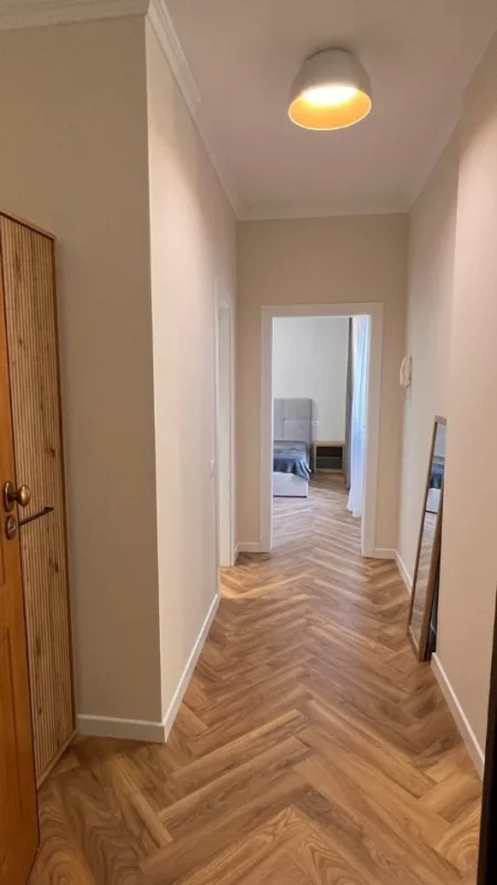 Tirane, jepet me qera apartament 2+1 Kati 3, 100 m² 800 € (Kisha Katolike)