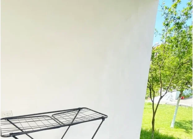 Tirane, jepet me qera shtepi 1+1, ballkon, 300 euro