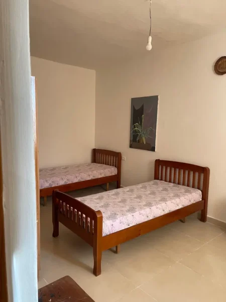 Tirane, jepet me qera shtepi 1+1 Kati 0, 70 m² 250 € (Rruga Avzi Nela)