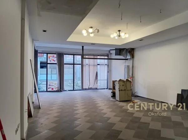 Tirane, jepet me qera ambjent biznesi Kati 0, 125 m² 2.200 € (Laprake)