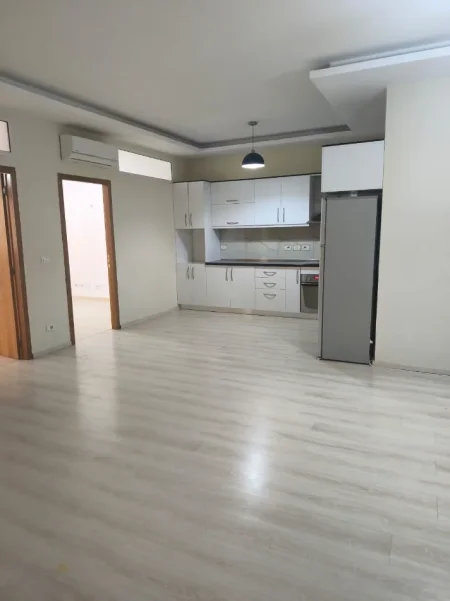Tirane, shitet apartament 2+1 Kati 0, 75 m² 125.000 € (rruga 5 maji)