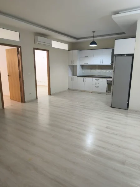 Tirane, shitet apartament 2+1 Kati 0, 75 m² 125.000 € (rruga 5 maji)