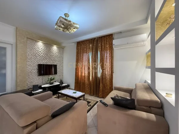 Tirane, jepet me qera apartament 2+1 Kati 10, 118 m² 700 € (rruga e Barrikadave)