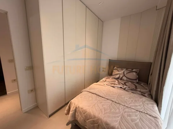 Tirane, jepet me qera apartament 2+1+Ballkon Kati 13, 115 m² 1.700 € (Mine Peza)