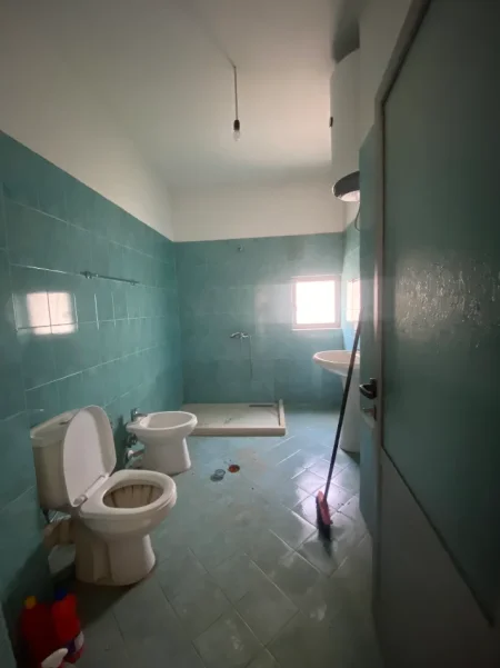 Tirane, jepet me qera apartament 2+1+Aneks Kati 3, 100 m² 450 €