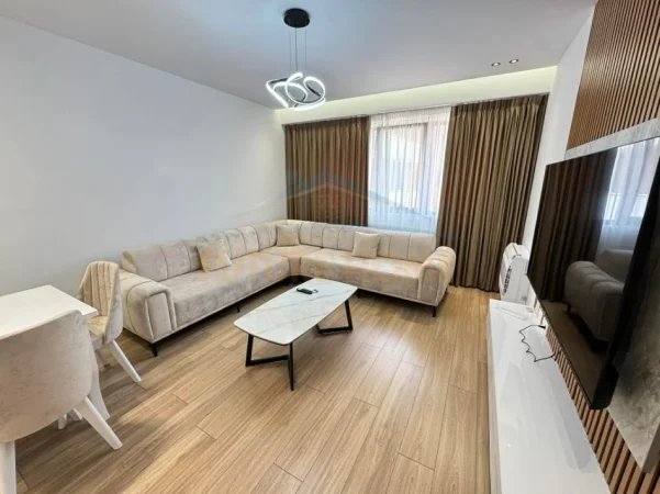 Tirane, jepet me qera apartament 1+1+Ballkon Kati 4, 75 m² 550 € (Unaza e Re)