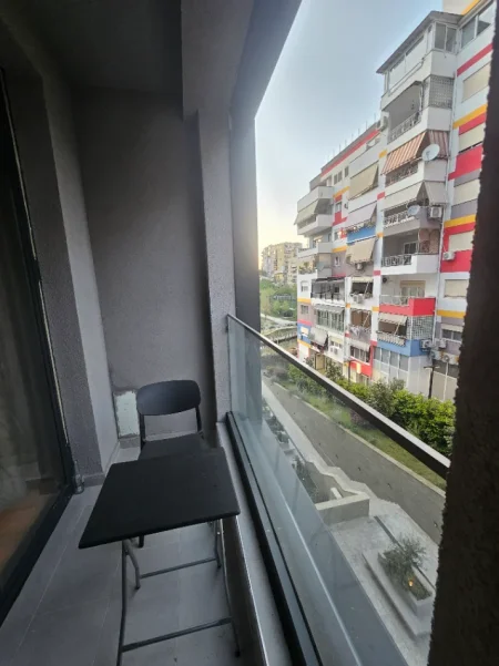 Tirane, jepet me qera apartament 2+1+Ballkon Kati 4, 1.000 € (https://maps.app.goo.gl/MEu9B8op48SbjqPG7?g_st=ac)