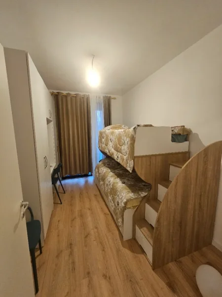 Tirane, jepet me qera apartament 2+1+Ballkon Kati 4, 1.000 € (https://maps.app.goo.gl/MEu9B8op48SbjqPG7?g_st=ac)