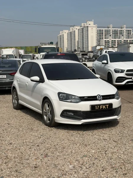 Durres, shitet makine Volswagen Polo Nafte, automatik 198.000 km