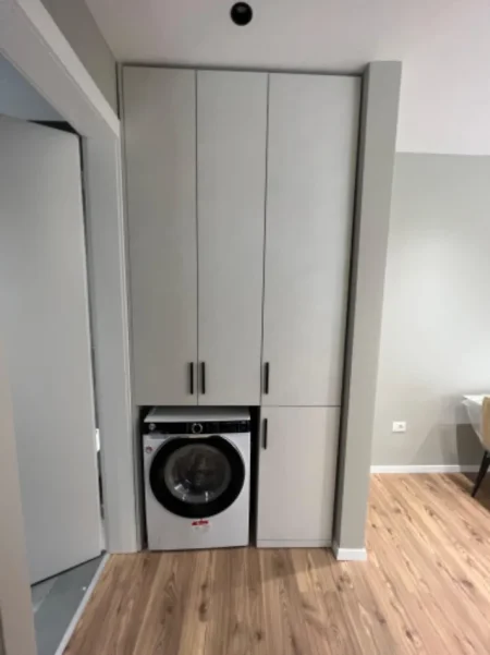 Tirane, jepet me qera apartament 1+1 , 70 m² 950 € 