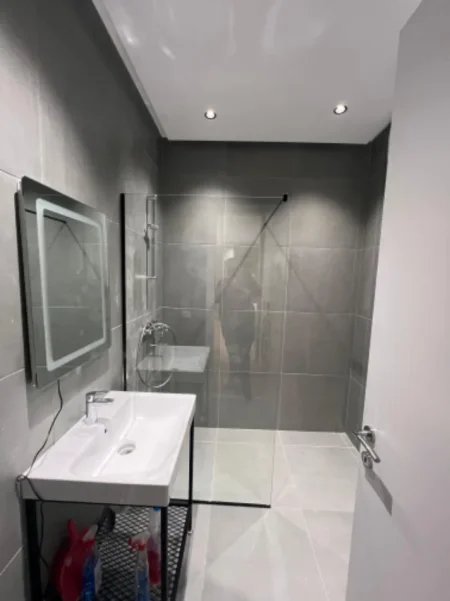 Tirane, jepet me qera apartament 1+1 , 70 m² 950 € 