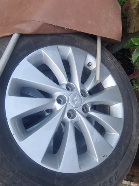 Tirane, shes gome dhe disk DISQE &amp; GOMA OPEL ANTAEA , 250 €