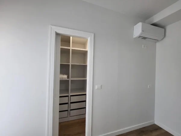 Tirane, jepet me qera apartament 1+1+Aneks+Ballkon Kati 4, 60 m² 550 € 