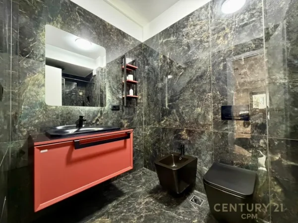 Tirane, jepet me qera apartament 2+1+Ballkon Kati 3, 135 m² 1.500 € (kodra e diellit 2)