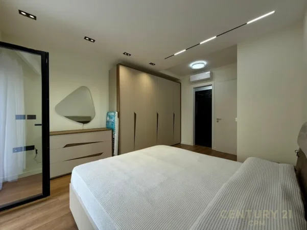 Tirane, jepet me qera apartament 2+1+Ballkon Kati 3, 135 m² 1.500 € (kodra e diellit 2)