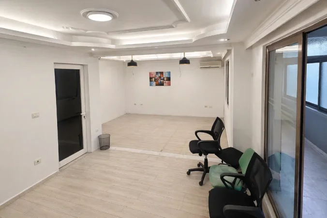 Tirane, jepet me qera ambjent biznesi Kati 1, 120 m² 850 € (Ish Blloku, Tirane)