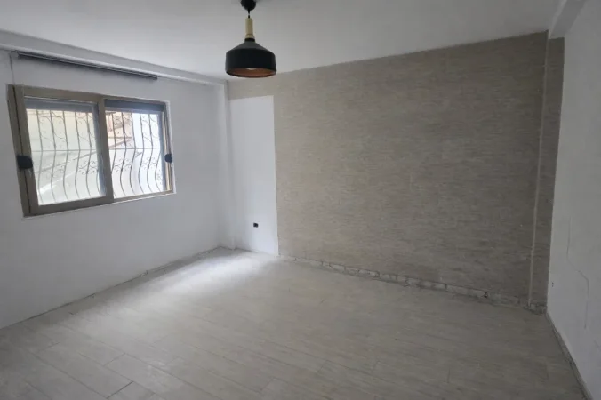 Tirane, jepet me qera ambjent biznesi Kati 1, 120 m² 850 € (Ish Blloku, Tirane)