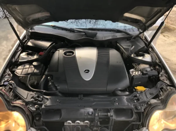 Tirane, shes makine Mercedes Benz Nafte, gri metalizato automatik Kondicioner 320.000 km 2.500 €