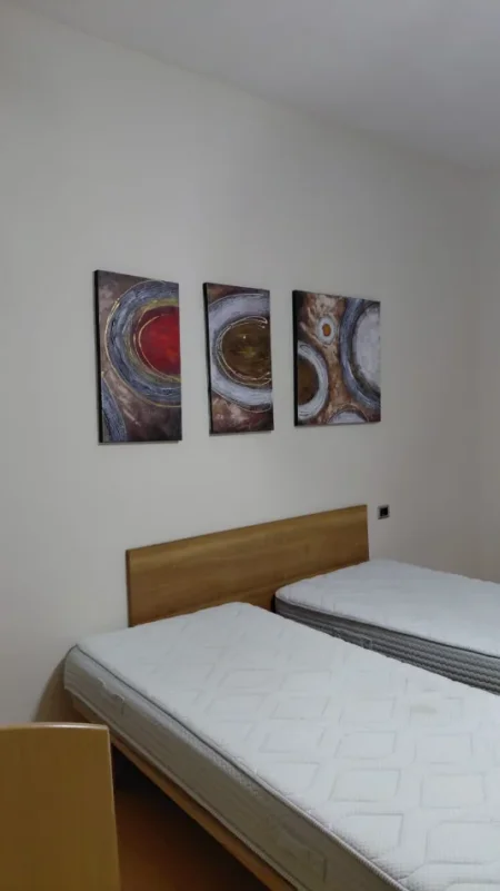 Tirane, jepet me qera apartament 2+1+Ballkon Kati 2, 110 m² 450 € (Mihal Grameno)