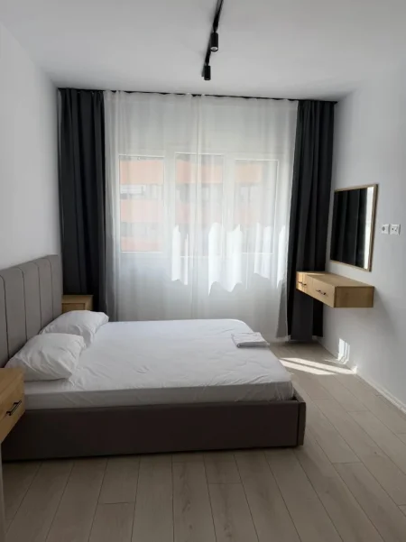 Tirane, jepet me qera apartament 1+1 , 62 m² 50,000 ALL (Prane Green City, Tirane)