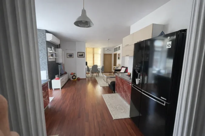 Tirane, jepet me qera apartament 3+1+Ballkon Kati 3, 120 m² 800 € 