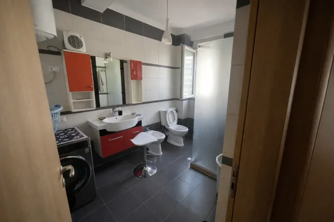 Tirane, jepet me qera apartament 3+1+Ballkon Kati 3, 120 m² 800 € 