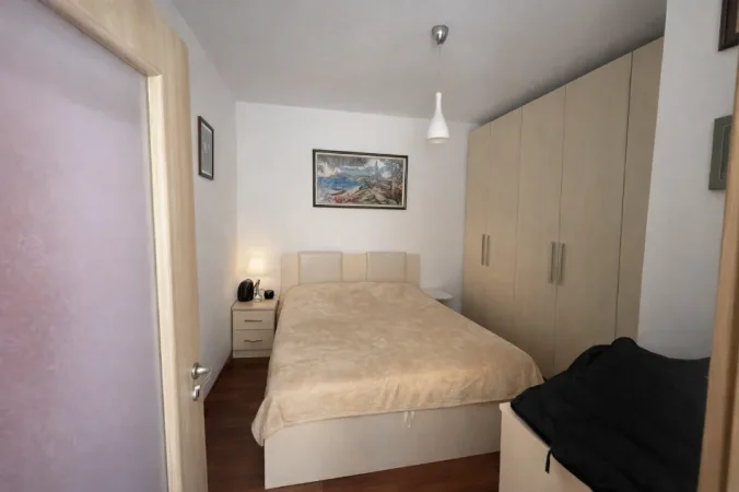 Tirane, jepet me qera apartament 3+1+Ballkon Kati 3, 120 m² 800 € 