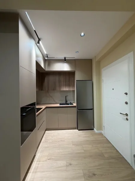Tirane, jepet me qera apartament 2+1 Kati 1, 105 m² 500 € (Rruga Azem Galica)