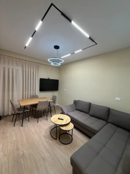 Tirane, jepet me qera apartament 2+1 Kati 1, 105 m² 500 € (Rruga Azem Galica)