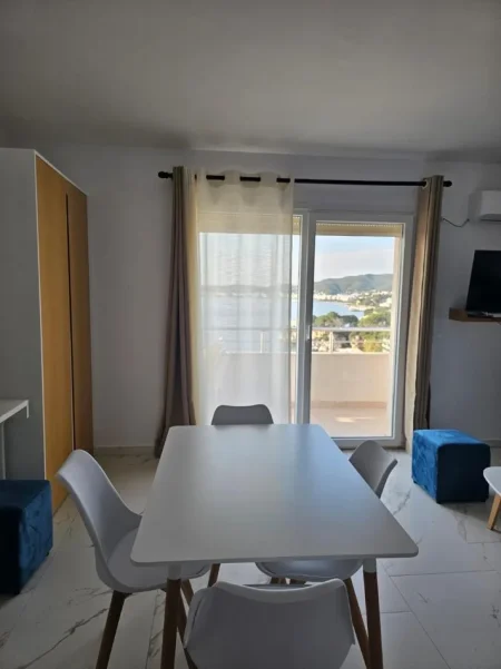 Vlore, Pranë Marina Bay | Uji i Ftohtë Jepet me qira afatgjatë, 1+1 me pamje nga deti.