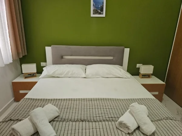 Vlore, Pranë Marina Bay | Uji i Ftohtë Jepet me qira afatgjatë, 1+1 me pamje nga deti.