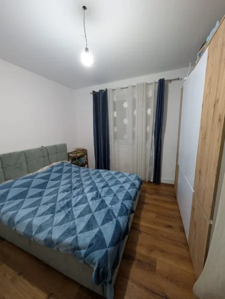 Tirane, shitet apartament 2+1 Kati 3, 75 m² 165.000 € (ish parku i autobusave , globe)