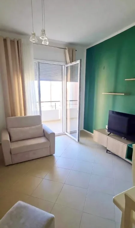 Vlore | Uji i Ftohtë. Jepet me qira afatgjatë, 1+1 me pamje nga deti.