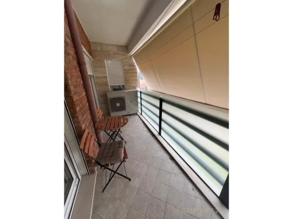 Tirane, jepet me qera apartament 2+1+Ballkon Kati 2, 98 m² 900 € (selvia)