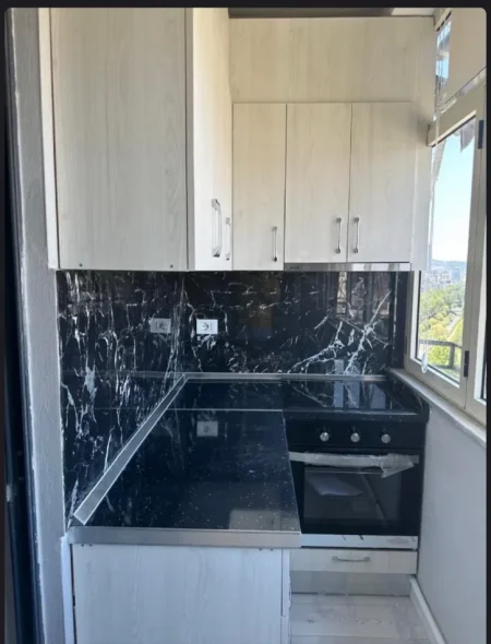 Tirane, jepet me qera apartament 2+1 Kati 8, 80 m² 600 € (Materniteti i Ri, afer Pasticeri Tito nr 2)