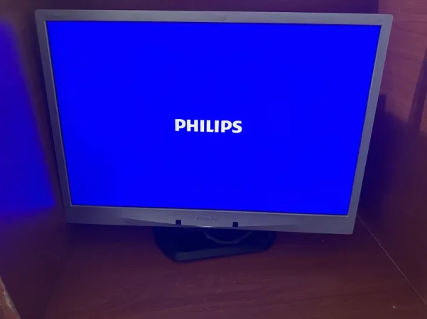 Tirane, shes Monitor Shiten 4 monitora Philips 22 inch