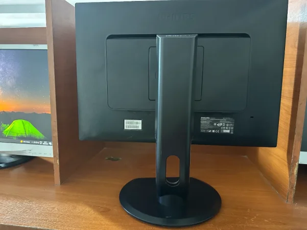 Tirane, shes Monitor Shiten 4 monitora Philips 22 inch