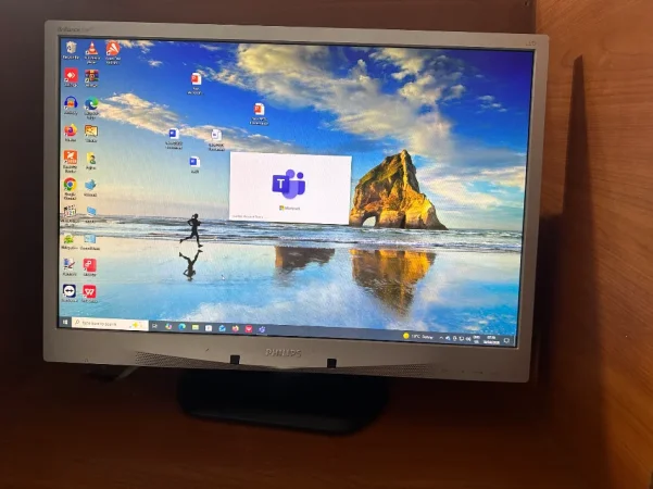 Tirane, shes Monitor Shiten 4 monitora Philips 22 inch