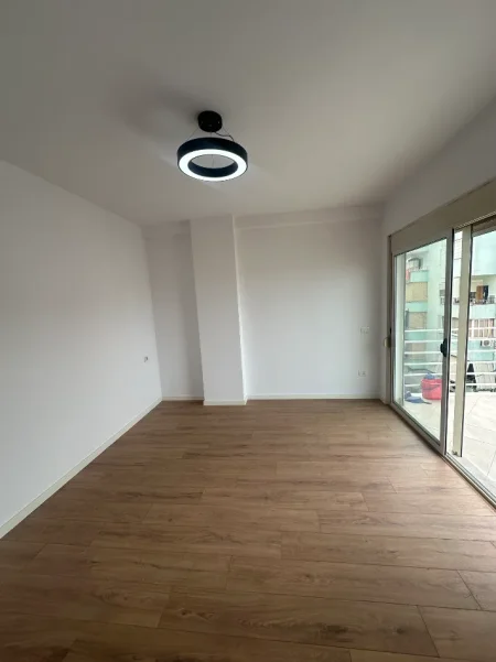 Tirane, shitet nga Pronari, pa-komision apartament 2+1+Ballkon Kati 3, 93 m² 175.000 € (muatafa matohiti)